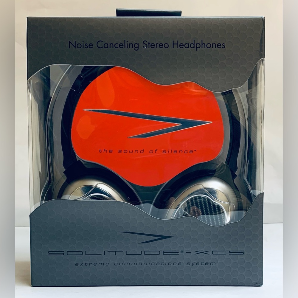 NIB Solitude XCS Noise Canceling Stereo Headphones Case batteries airplane cable